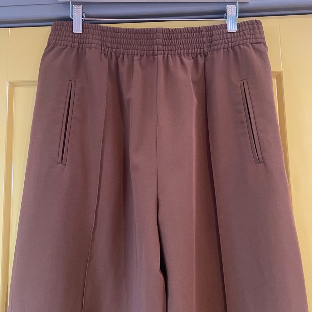 Roucha Pants, wide leg with pockets and trendy seam detail. Chocolate brown.